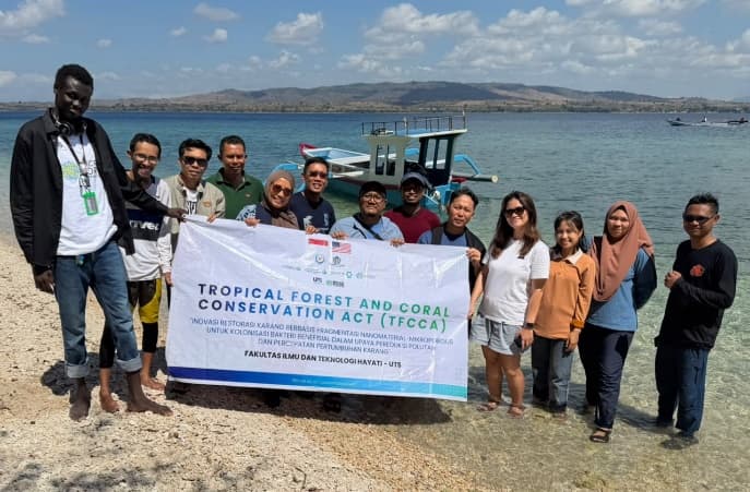 Mengunjungi Lokasi Riset